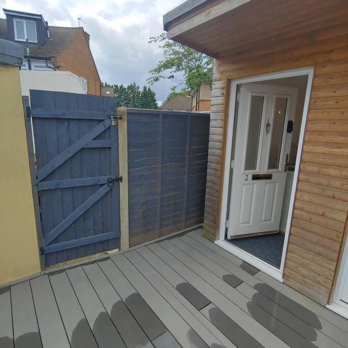 Self Contained, Double Bed Studio, Private Kitchen, Private Bath, Walking Distance To Harry Potter วัตฟอร์ด ภายนอก รูปภาพ