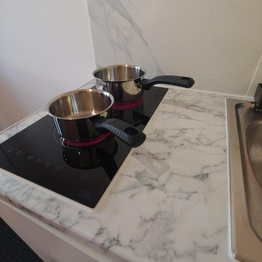 Self Contained, Double Bed Studio, Private Kitchen, Private Bath, Walking Distance To Harry Potter วัตฟอร์ด ภายนอก รูปภาพ