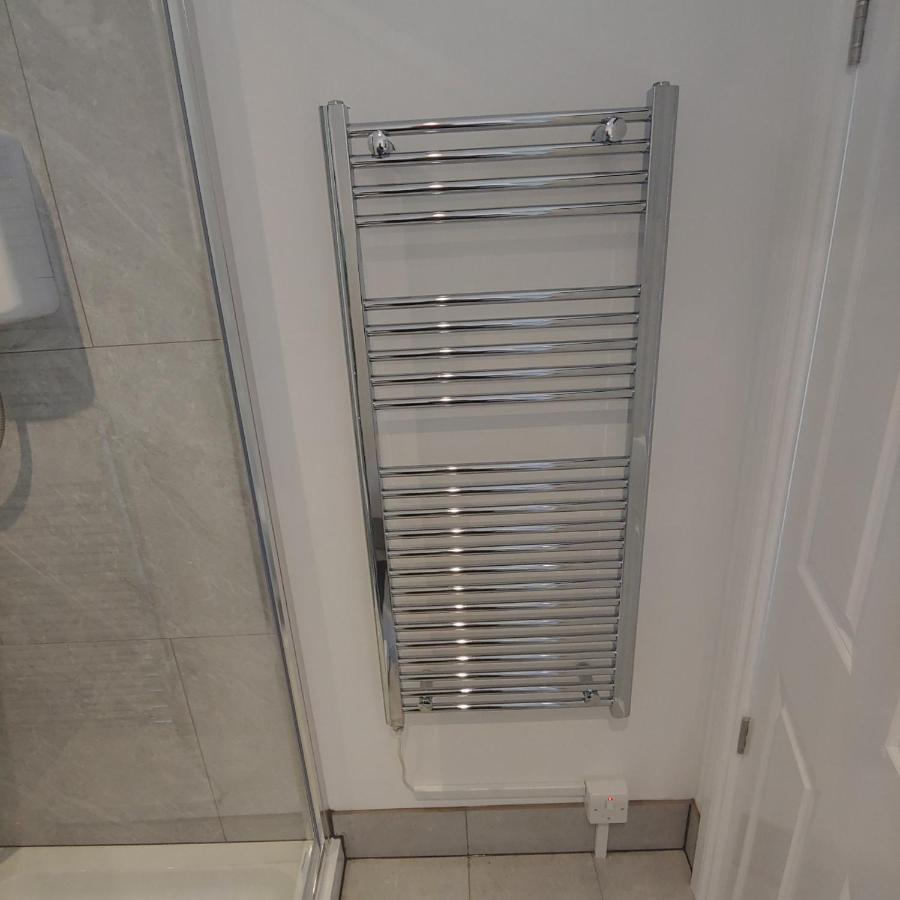 Self Contained, Double Bed Studio, Private Kitchen, Private Bath, Walking Distance To Harry Potter วัตฟอร์ด ภายนอก รูปภาพ