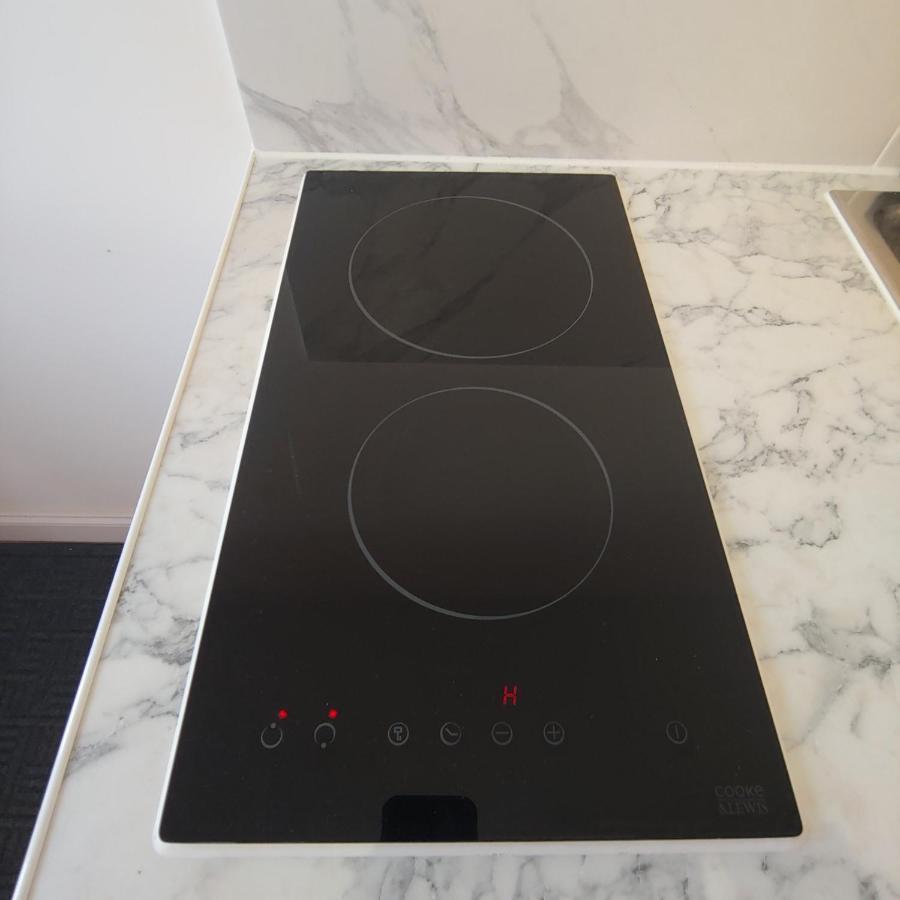 Self Contained, Double Bed Studio, Private Kitchen, Private Bath, Walking Distance To Harry Potter วัตฟอร์ด ภายนอก รูปภาพ