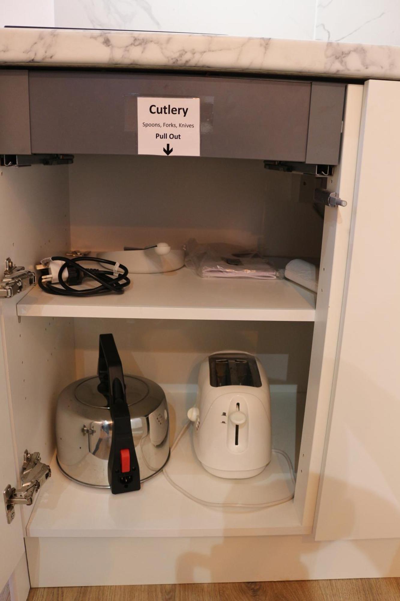 Self Contained, Double Bed Studio, Private Kitchen, Private Bath, Walking Distance To Harry Potter วัตฟอร์ด ภายนอก รูปภาพ
