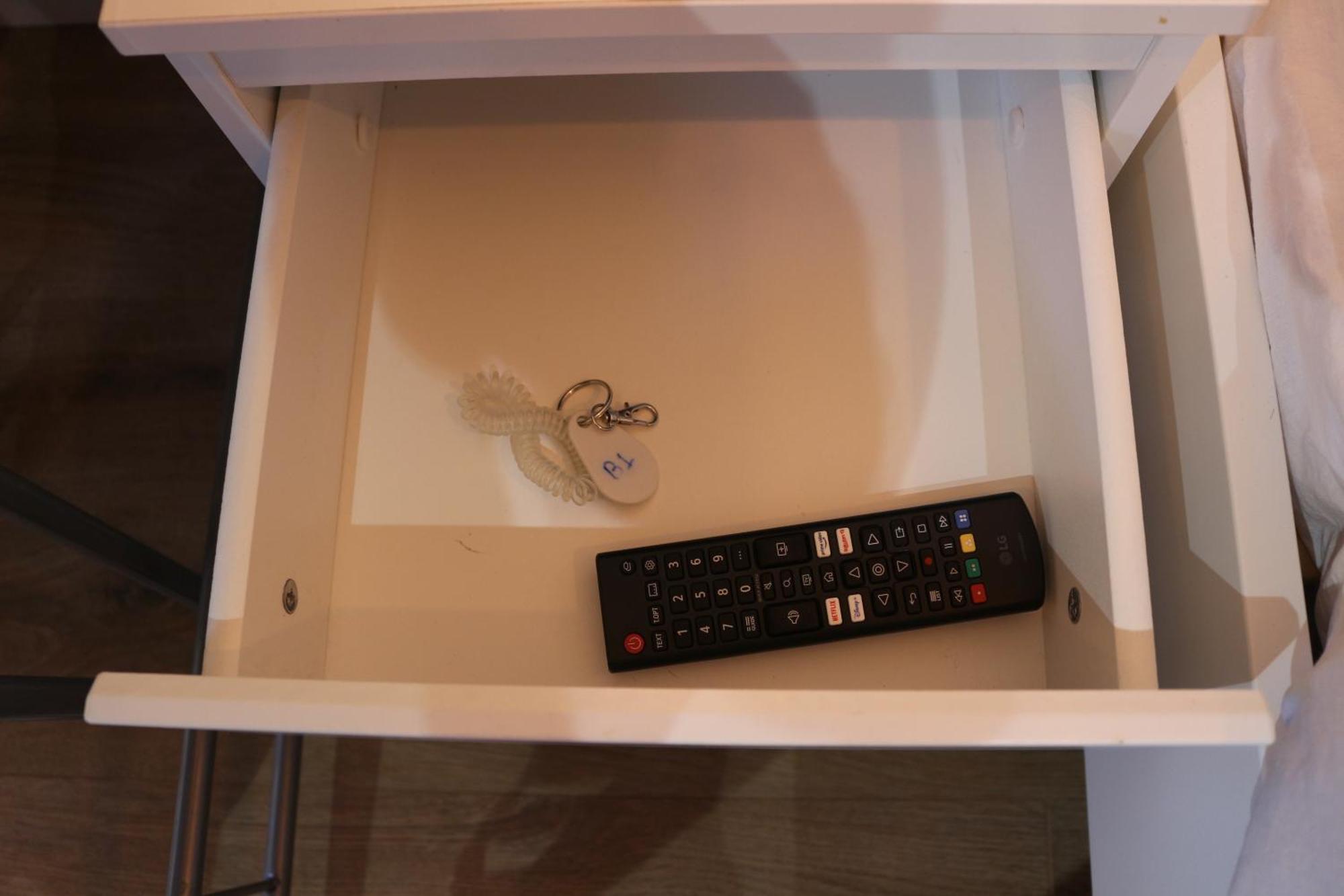 Self Contained, Double Bed Studio, Private Kitchen, Private Bath, Walking Distance To Harry Potter วัตฟอร์ด ภายนอก รูปภาพ