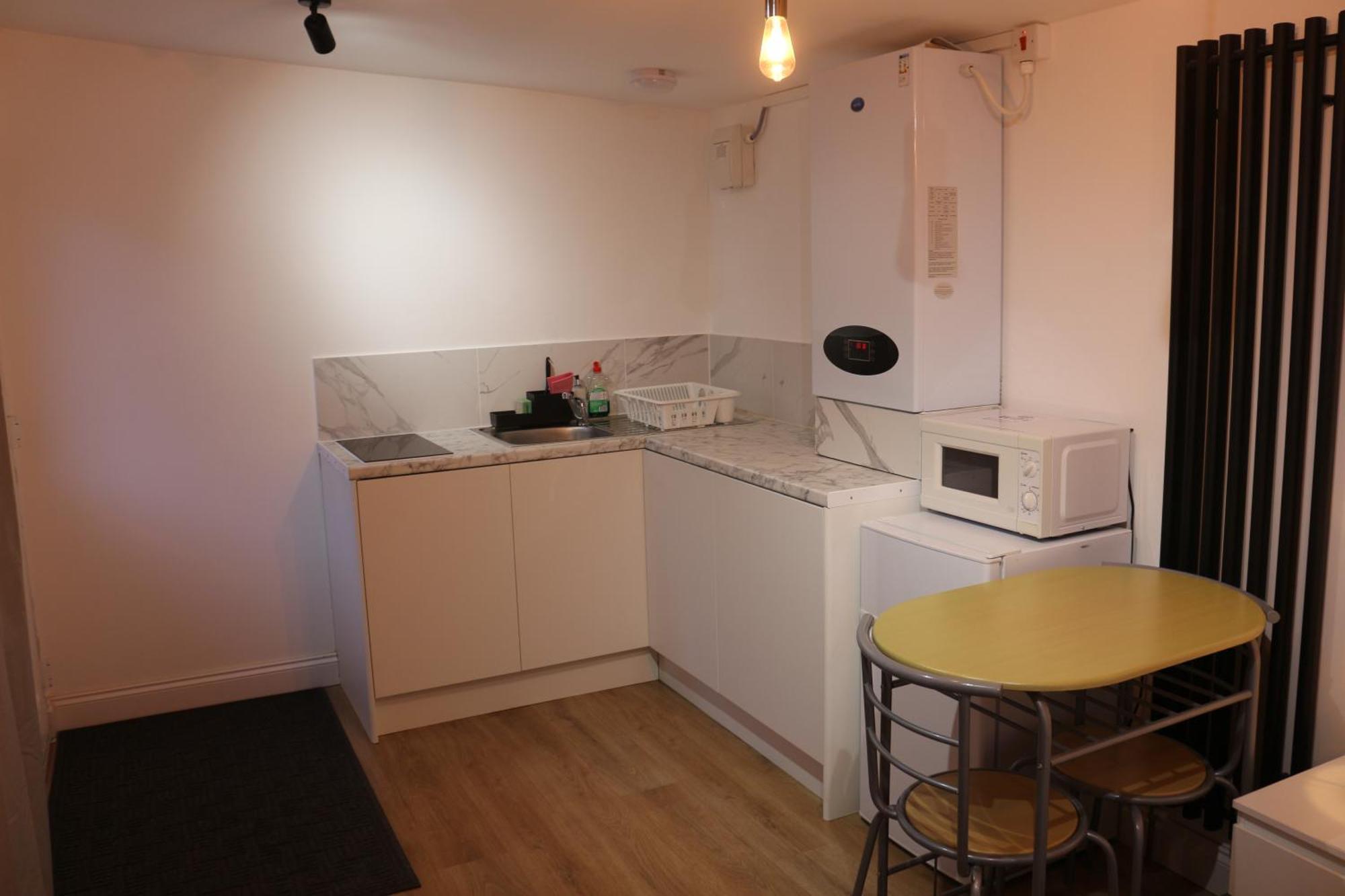 Self Contained, Double Bed Studio, Private Kitchen, Private Bath, Walking Distance To Harry Potter วัตฟอร์ด ภายนอก รูปภาพ